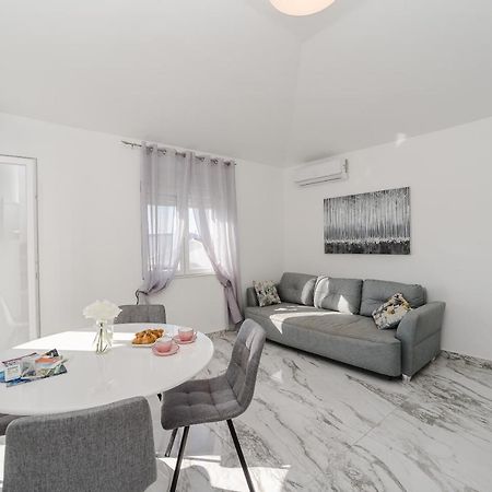Apartments Marina ビビニェ エクステリア 写真