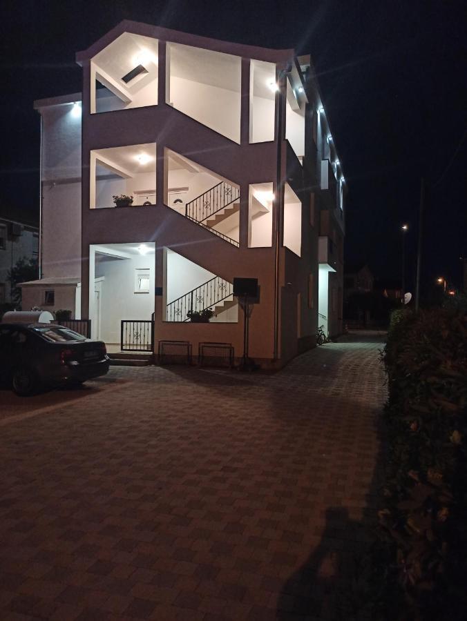 Apartments Marina ビビニェ エクステリア 写真