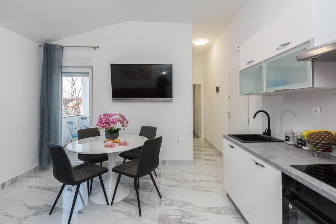 Apartments Marina ビビニェ エクステリア 写真