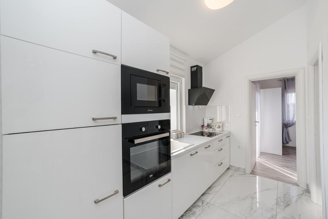 Apartments Marina ビビニェ エクステリア 写真