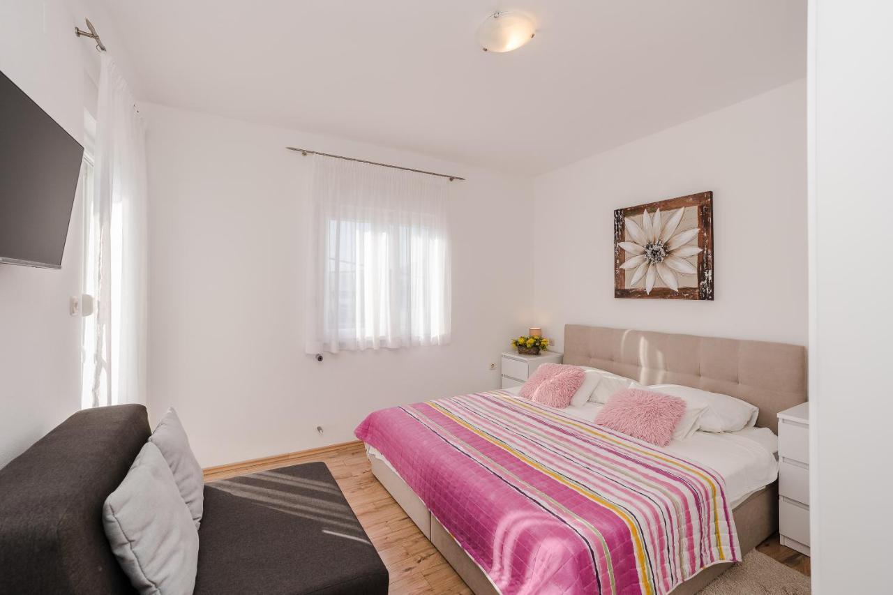 Apartments Marina ビビニェ エクステリア 写真
