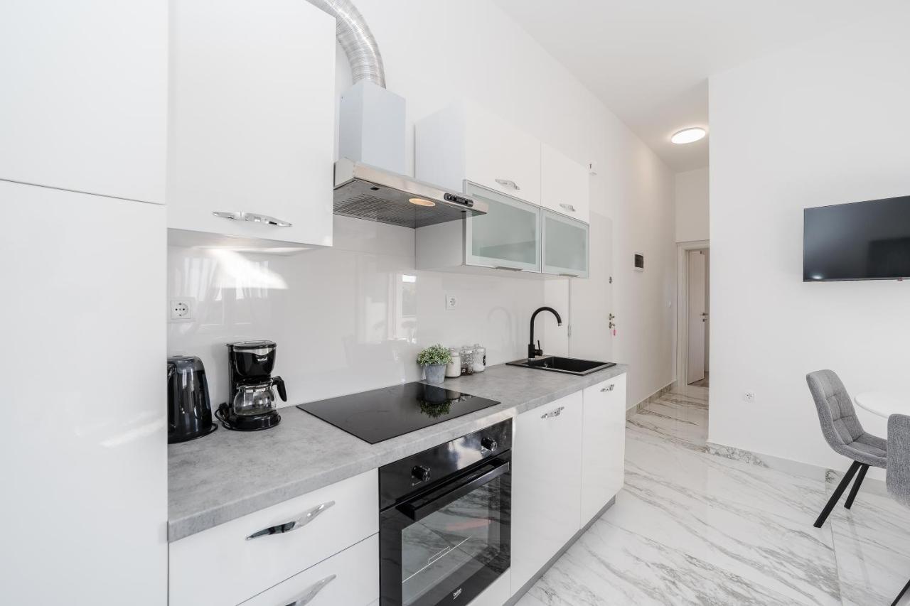 Apartments Marina ビビニェ エクステリア 写真