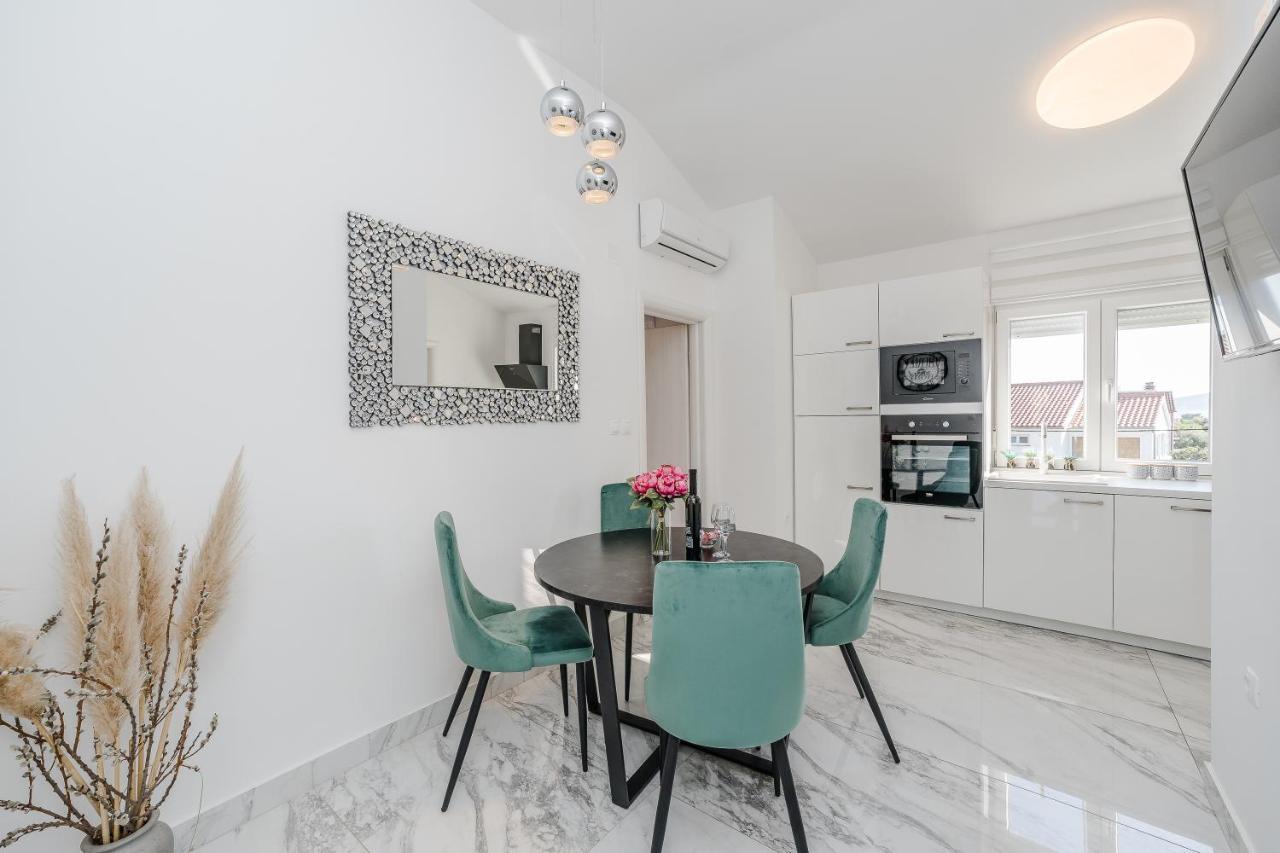 Apartments Marina ビビニェ エクステリア 写真